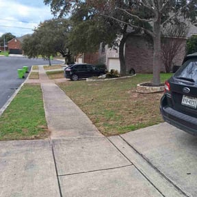 Leaf Removal by Integrity Landscaping LLC reviewed on September 28, 2025