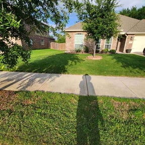 lawn maintenance by Flores Landscaping reviewed on August 18, 2025