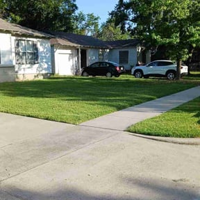 yard maintenance by Ibarra Landscaping reviewed on November 26, 2025