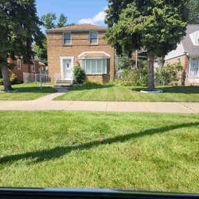 gardening service by Crop Circle Lawn & Property Maintenance reviewed on August 18, 2025