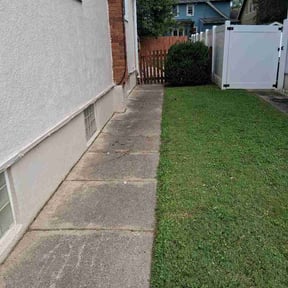 Flower Bed Weeding by Sole proprietor reviewed on August 18, 2026