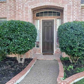 Bush Trimming by Perry’s Landscaping LLC reviewed on August 17, 2025