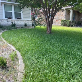 yard maintenance by Finesse Landscaping LLC reviewed on September 14, 2023
