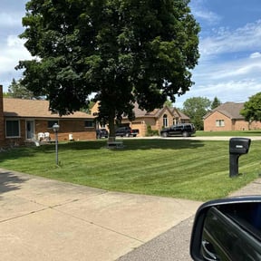 yard service by AR Fresh Cuts Llc reviewed on November 24, 2025