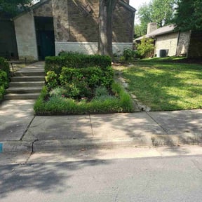 yard care by Crowder's lawn care reviewed on August 19, 2025