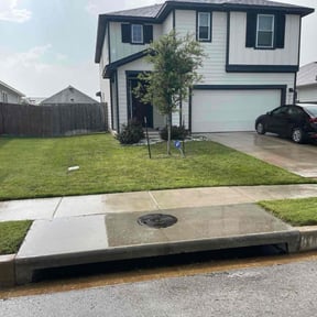 landscape maintenance by Haley's Comet reviewed on August 20, 2025