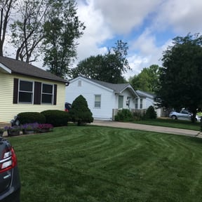 Bush Trimming by Season To Season  reviewed on August 18, 2025