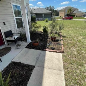 Flower Bed Weeding by Estephanie's Lawn Services reviewed on January 1, 2026