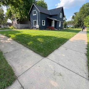 yard maintenance by Isaiah's Custom Cutz reviewed on December 24, 2025