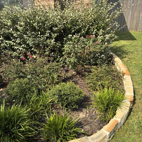 Flower Bed Weeding by Unique Landscaping reviewed on October 18, 2025