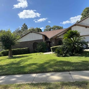 Bush Trimming by Daily Grind reviewed on October 9, 2023