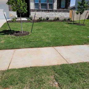 yard maintenance by Mowing Maxx Lawn Care Services reviewed on November 27, 2025