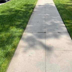 Lawn Mowing by J Jr’s Lawn Maintenance reviewed on August 17, 2025