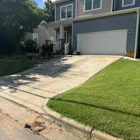 turf maintenance by Lawns 4 Less reviewed on August 15, 2025