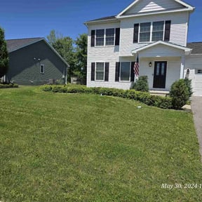 grass maintenance by Captain's Lawn Service, LLC. reviewed on September 11, 2024