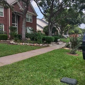 yard work by Patrick's landscaping reviewed on August 21, 2025