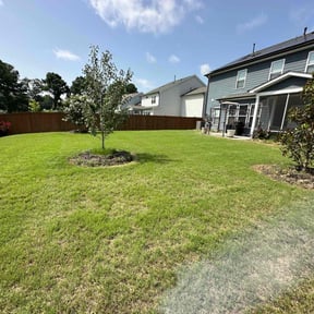 grass maintenance by Pringle's landscaping llc. reviewed on May 1, 2024