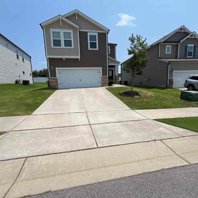 landscape maintenance by Singh lawncare reviewed on August 15, 2025