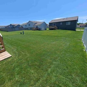 landscape maintenance by Hines Co reviewed on August 20, 2025