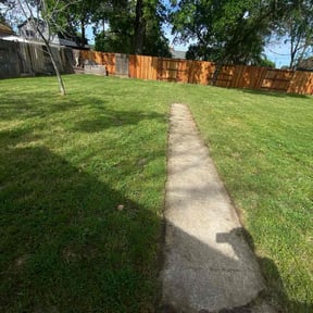 lawn care by Gonzalez Landscaping reviewed on April 11, 2024