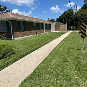 yard care by Avanza Landscaping & Maintenance reviewed on August 19, 2025