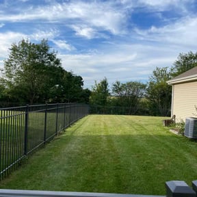 turf maintenance by Los Sebas Lawnscap reviewed on May 18, 2025
