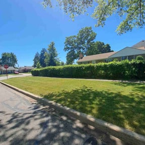 lawn maintenance by Jose Perez Landscaping reviewed on August 20, 2025