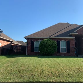 Bush Trimming by Hernandez Family Lawn reviewed on August 20, 2025