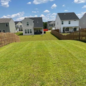 yard maintenance by L&L Landscape Contractors LLC reviewed on August 18, 2025