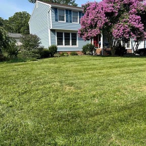 lawn care services by C&R Services reviewed on August 21, 2025