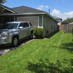 residential landscaping by Lawn Junkie reviewed on August 20, 2025