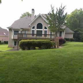 yard maintenance by Lawn Gnomes LLC reviewed on October 1, 2021