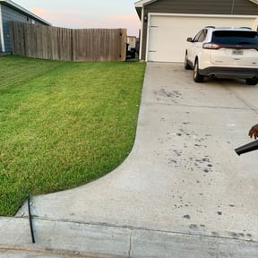 landscape maintenance by GET Tax Service reviewed on August 17, 2025