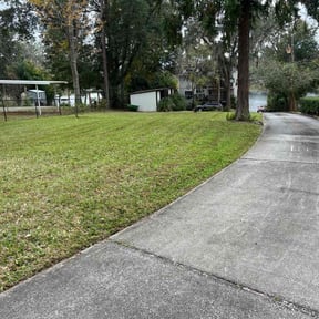 Leaf Removal by Eric's lawn services reviewed on August 19, 2025
