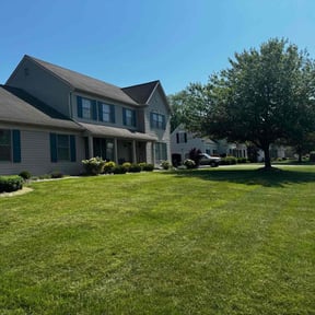grass cutting by Robert Dukes Kut Pro Lawn Maintenance reviewed on April 27, 2024