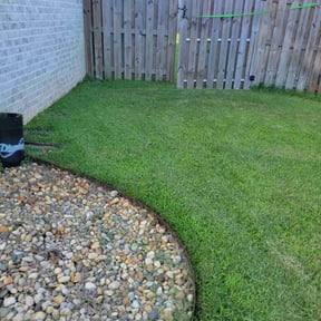 lawn maintenance by Verde lawn care reviewed on April 15, 2024
