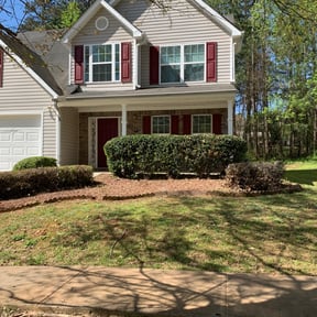 Bush Trimming by Family Lawn Care reviewed on August 20, 2025