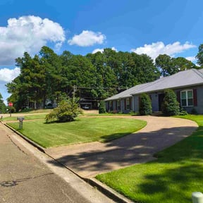yard care by Straight Edge Lawn Care reviewed on August 19, 2025