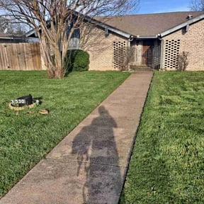 turf maintenance by Contreras Outdoors reviewed on August 16, 2025