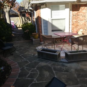 Flower Bed Weeding by Quick lawn service reviewed on October 8, 2024