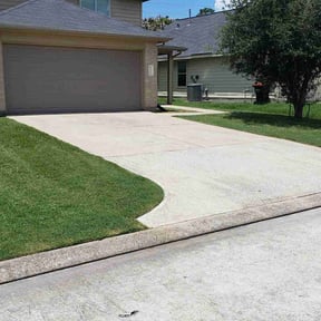 yard care by Arroyo Lawn Service reviewed on November 21, 2025