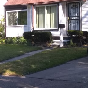 Bush Trimming by THINK GREEN LAWN LLC reviewed on August 20, 2025
