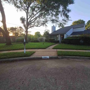 grass maintenance by Manuel&#039;s O lawn service reviewed on August 17, 2025