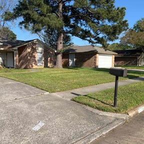residential landscaping by Humblelawn.com reviewed on August 15, 2025