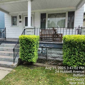 Bush Trimming by Cuñados Landscaping reviewed on October 23, 2025