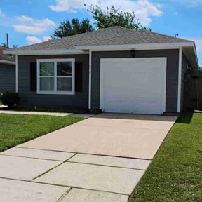 residential landscaping by Green Magic Lawn Care reviewed on August 15, 2025