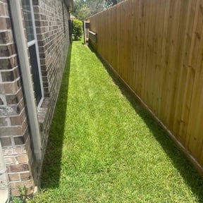 yard service by MK Lawn & Trim reviewed on August 16, 2025