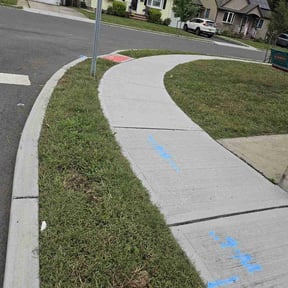 grass cutting by Everblades Lawns reviewed on May 1, 2024