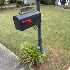 Flower Bed Weeding by Nature's Edge Lawncare reviewed on September 14, 2026