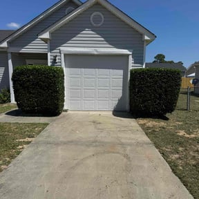 Bush Trimming by Oak Landscaping reviewed on August 18, 2025
